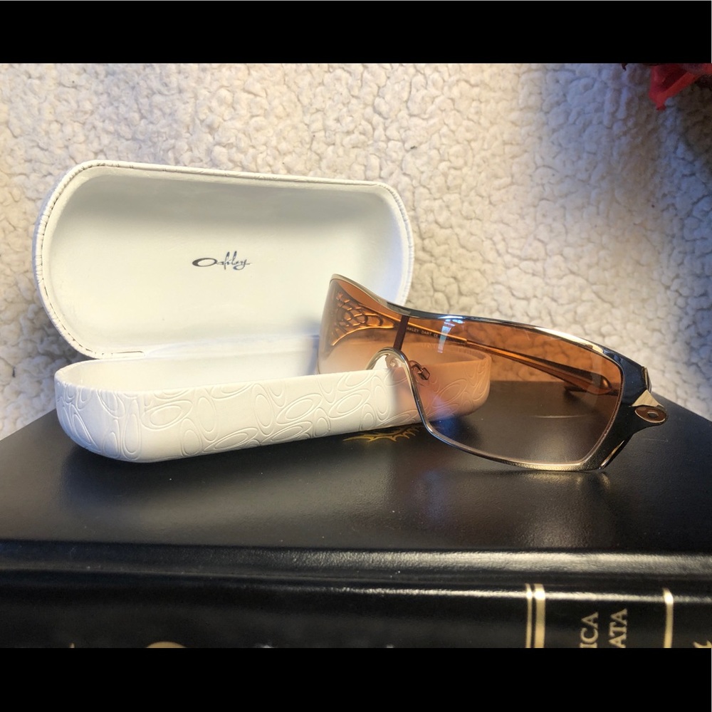 🕶Authentic Oakley Dart Sunglasses🕶